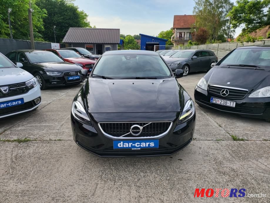 2018' Volvo V40 T2 photo #2