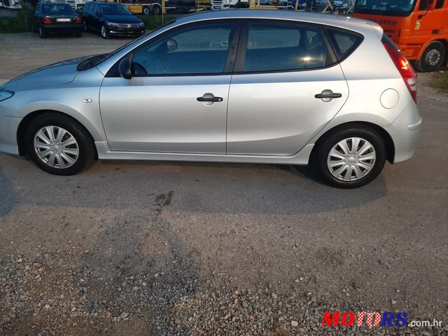 2012' Hyundai i30 photo #6