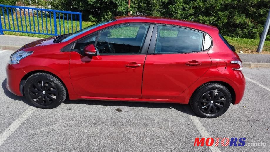 2014' Peugeot 208 1,2 Vti photo #2