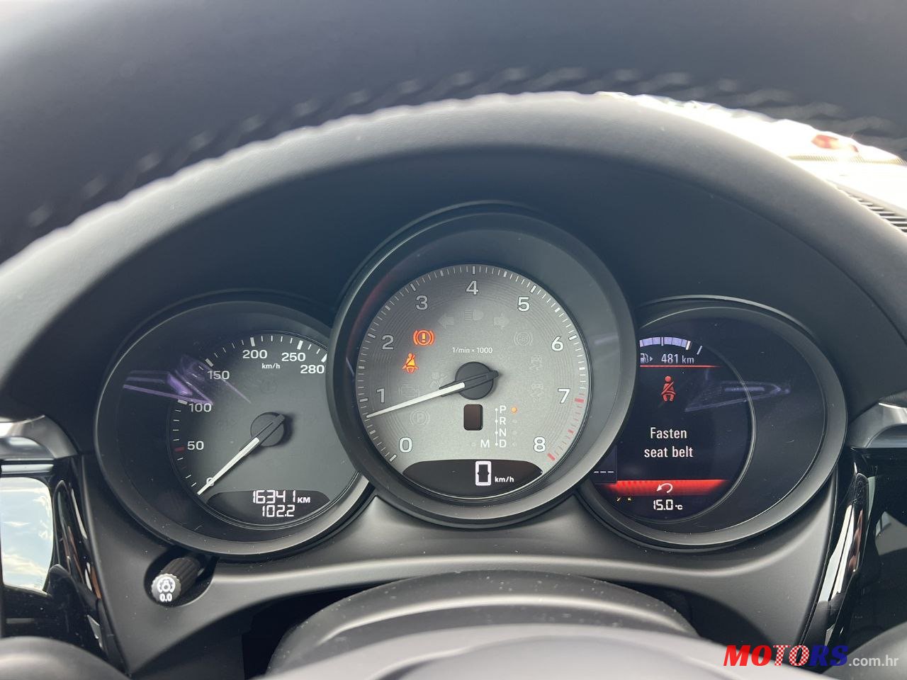 2024' Porsche Macan Panoramic roof photo #4