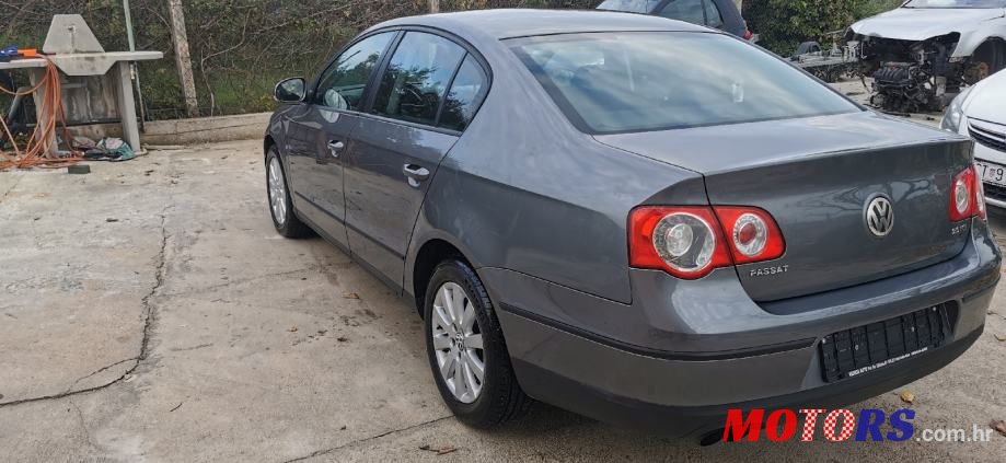 2005' Volkswagen Passat photo #5