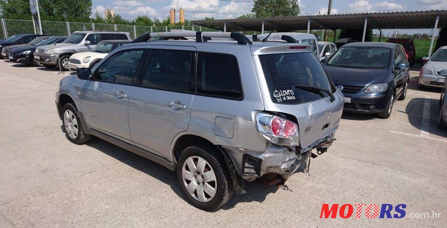 2003' Mitsubishi Outlander 2,0 photo #2