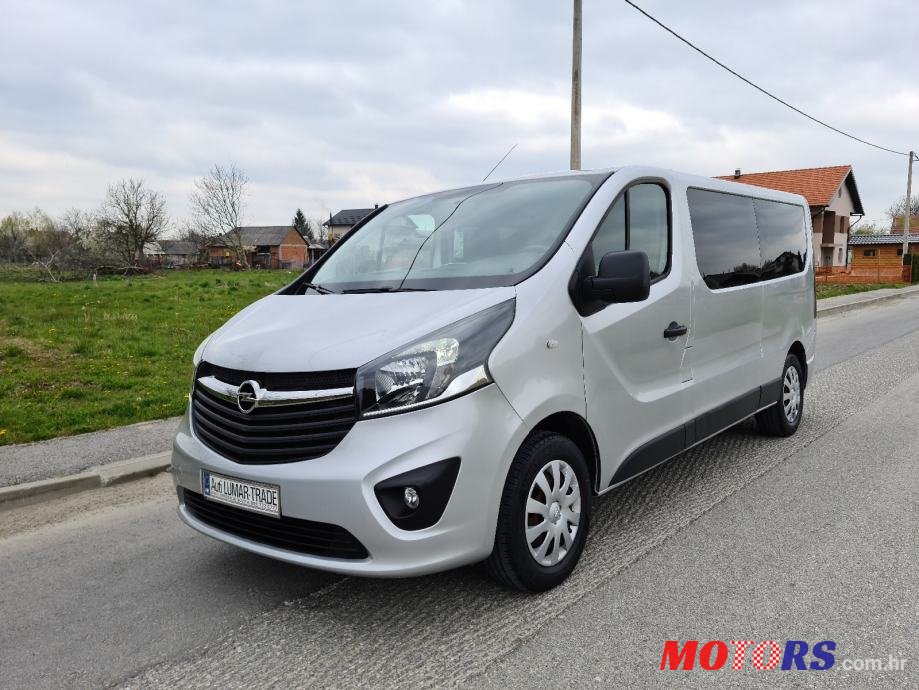 2015' Opel Vivaro photo #1