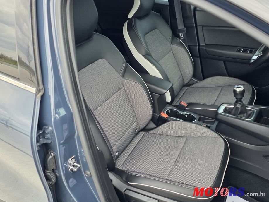 2020' Renault Captur Tce photo #6