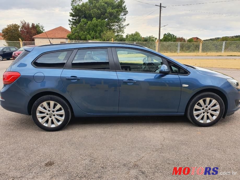 2015' Opel Astra Karavan photo #6