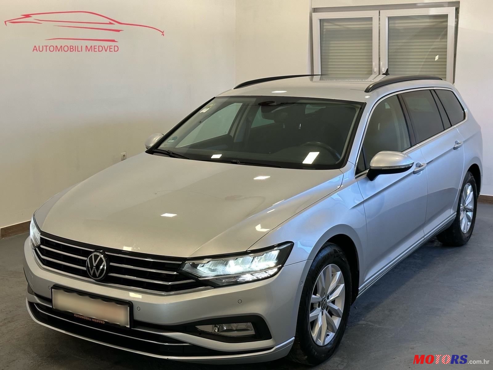 2020' Volkswagen Passat Variant photo #1