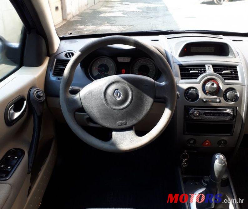 2006' Renault Megane Grandtour photo #2