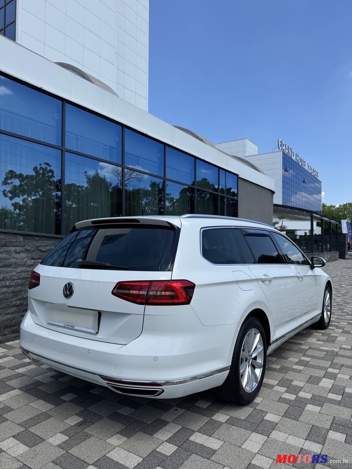 2016' Volkswagen Passat photo #6