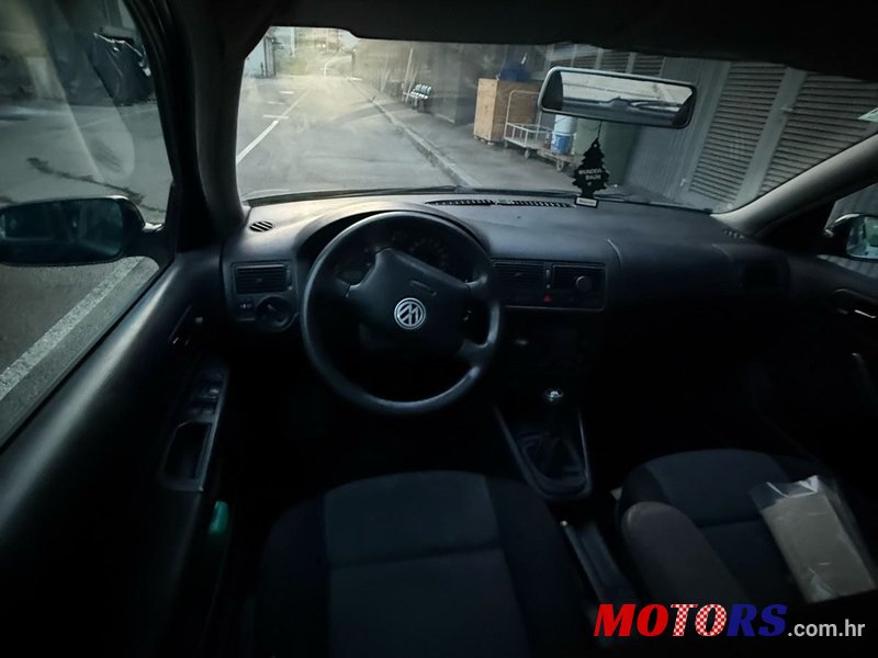 2001' Volkswagen Golf IV 1,9 Tdi photo #1