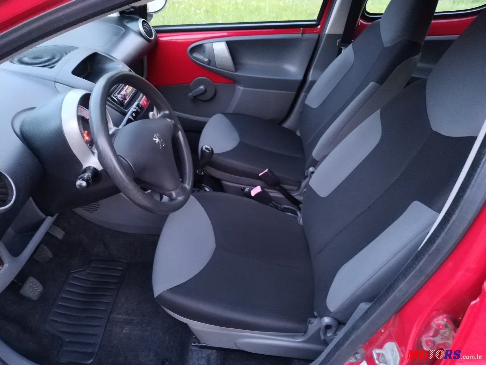 2008' Peugeot 107 1,0 photo #6