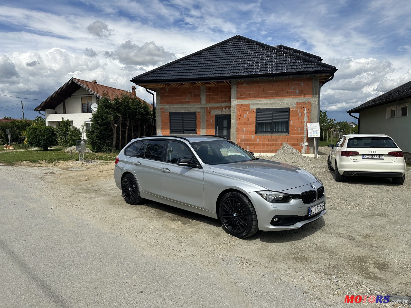 2016' BMW 3 Series Touring photo #1