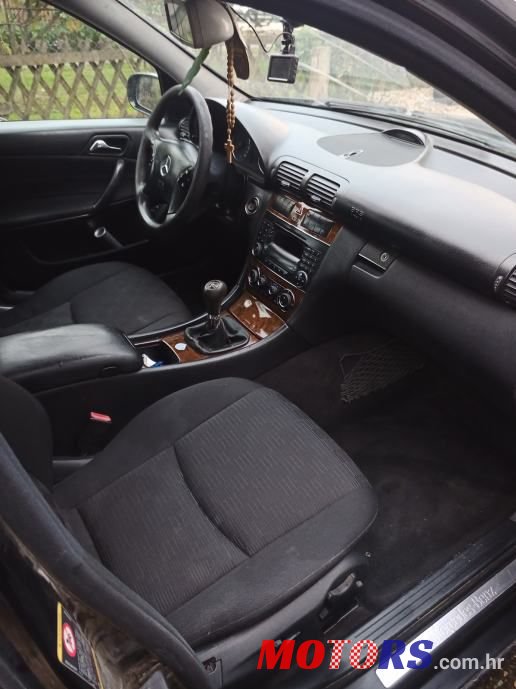 2004' Mercedes-Benz C-Klasa 220 T photo #4