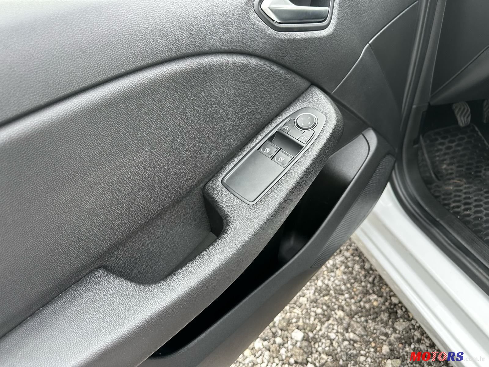 2020' Renault Clio Tce photo #5