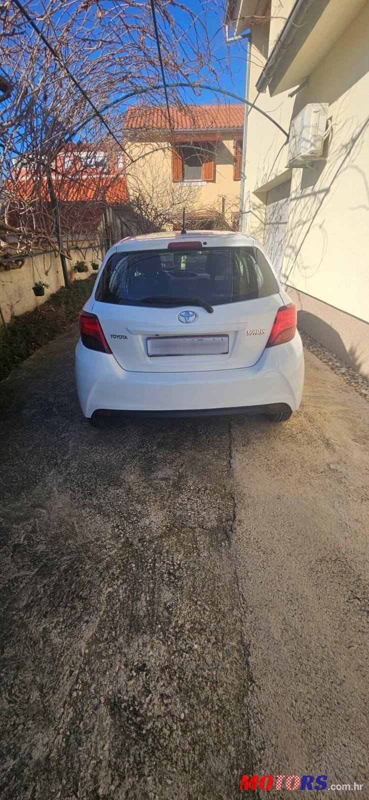 2015' Toyota Yaris 1,3 3 Vvt-I Sol photo #2