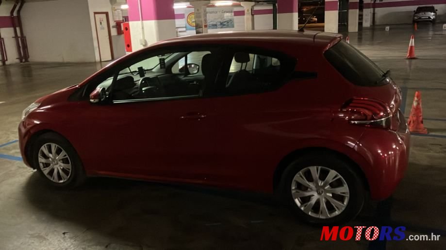 2016' Peugeot 208 1,6 Bluehdi photo #2