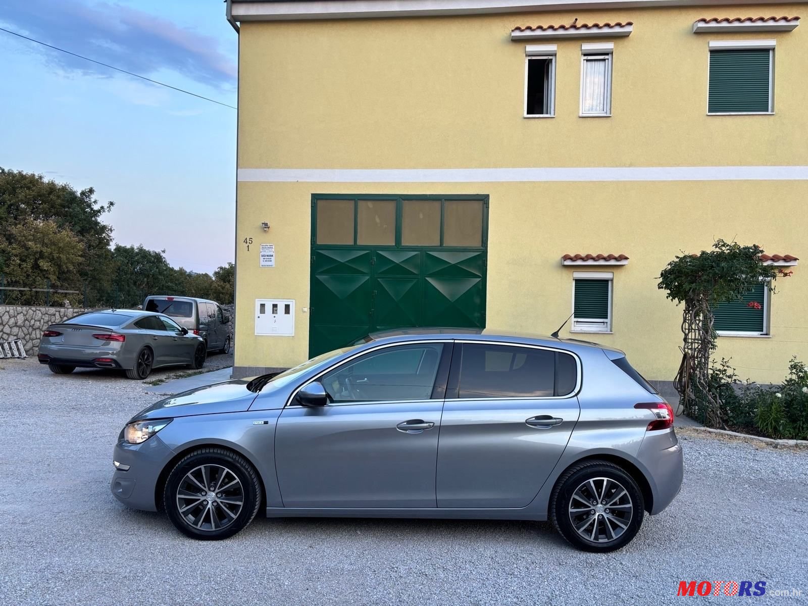 2015' Peugeot 308 1,6 Bluehdi photo #2