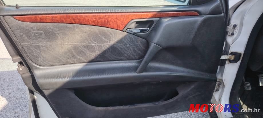 1999' Mercedes-Benz E-Klasa 220 Classic photo #6