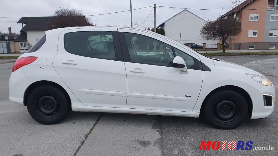 2012' Peugeot 308 photo #4