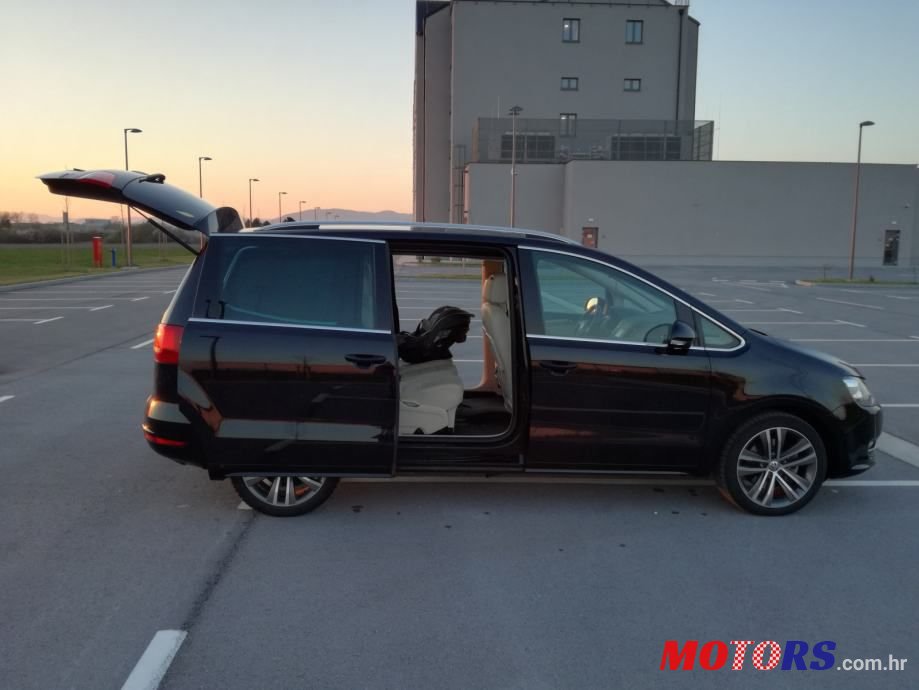 2015' Volkswagen Sharan photo #2