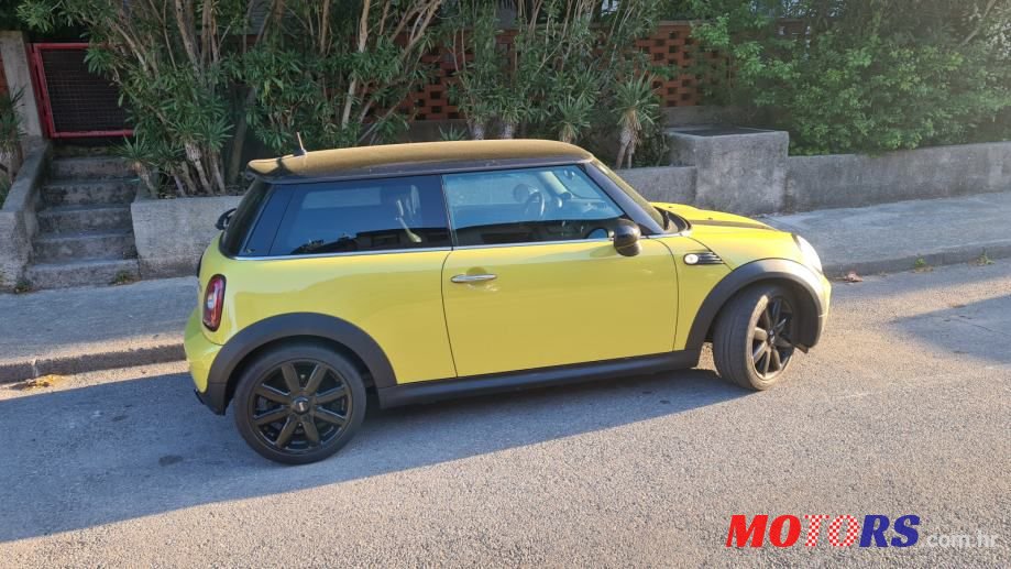 2010' MINI Cooper photo #6