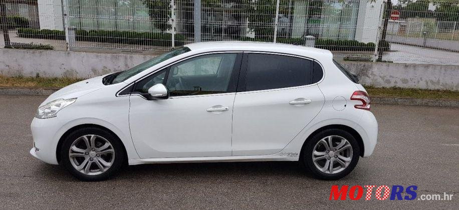 2012' Peugeot 208 photo #2