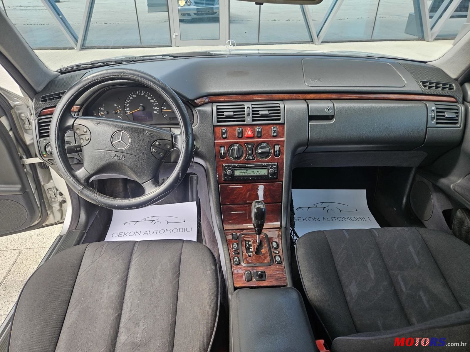 2001' Mercedes-Benz E-Klasa 220 photo #5