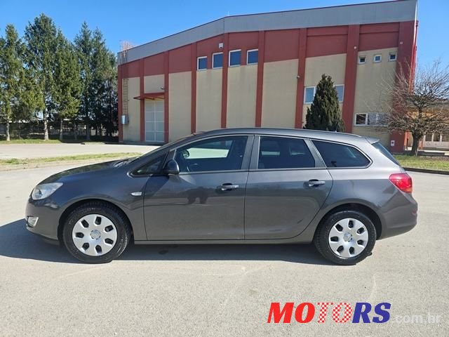 2012' Opel Astra Karavan photo #4