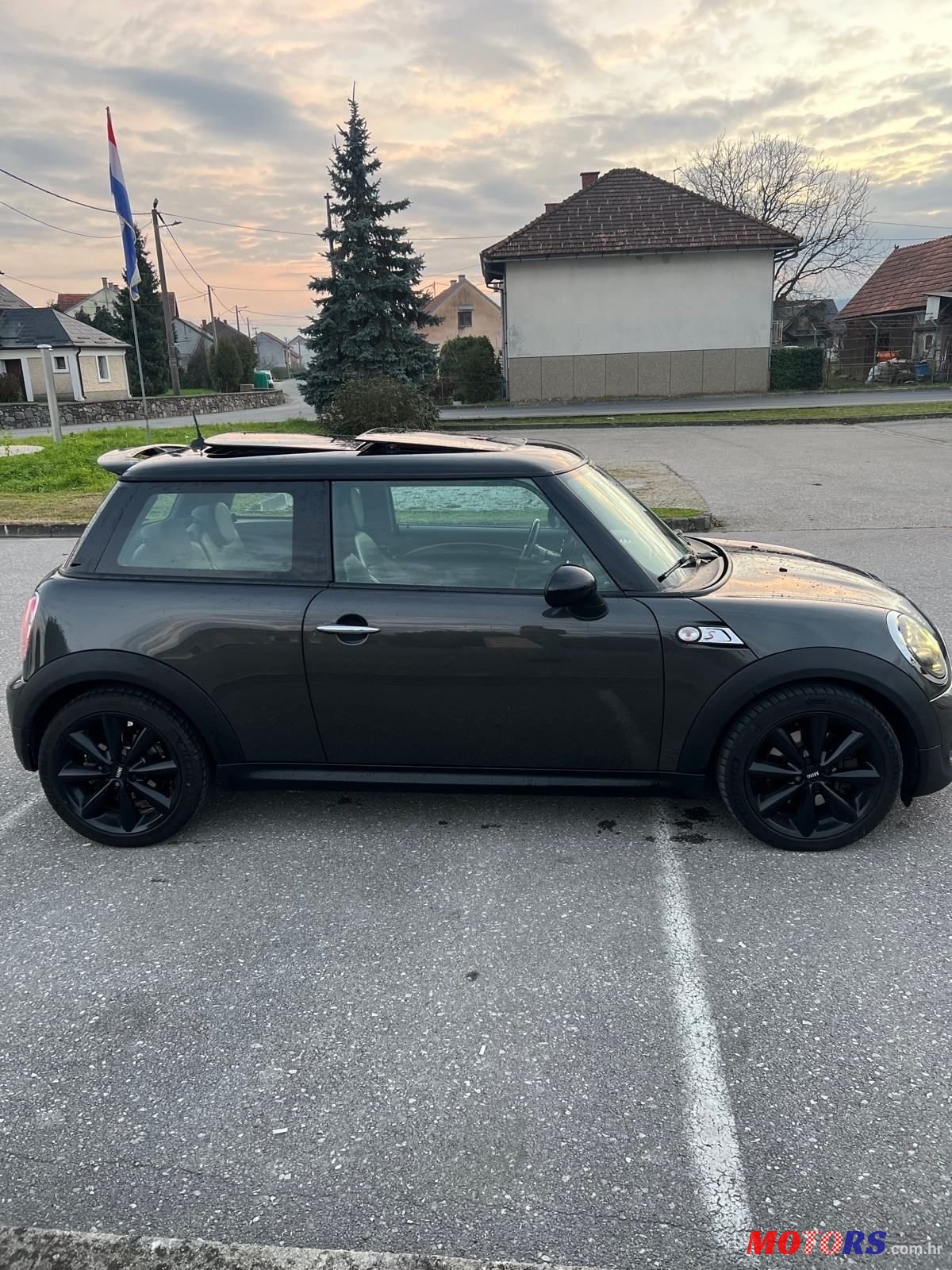 2011' MINI Cooper Cooper photo #4