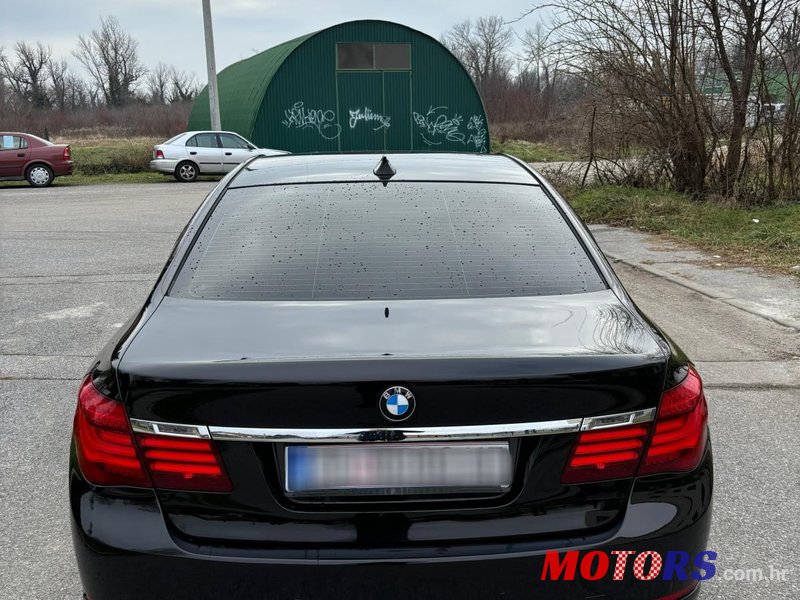 2013' BMW Serija 7 740D photo #2