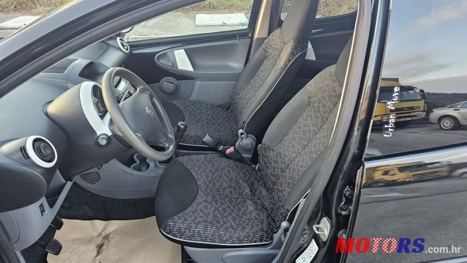 2011' Peugeot 107 1,0 photo #6