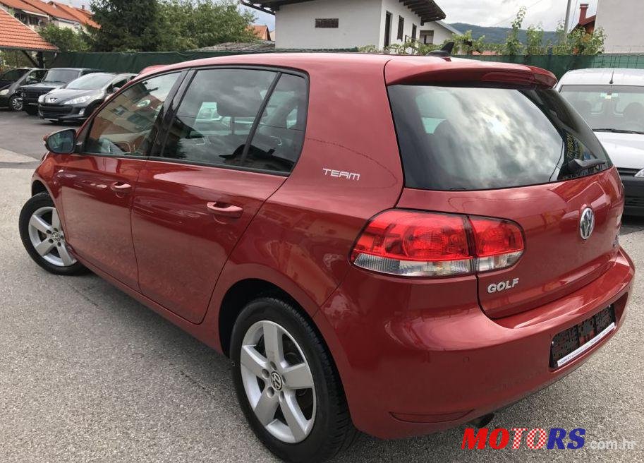 2010' Volkswagen Golf VI 1,6 Tdi photo #1