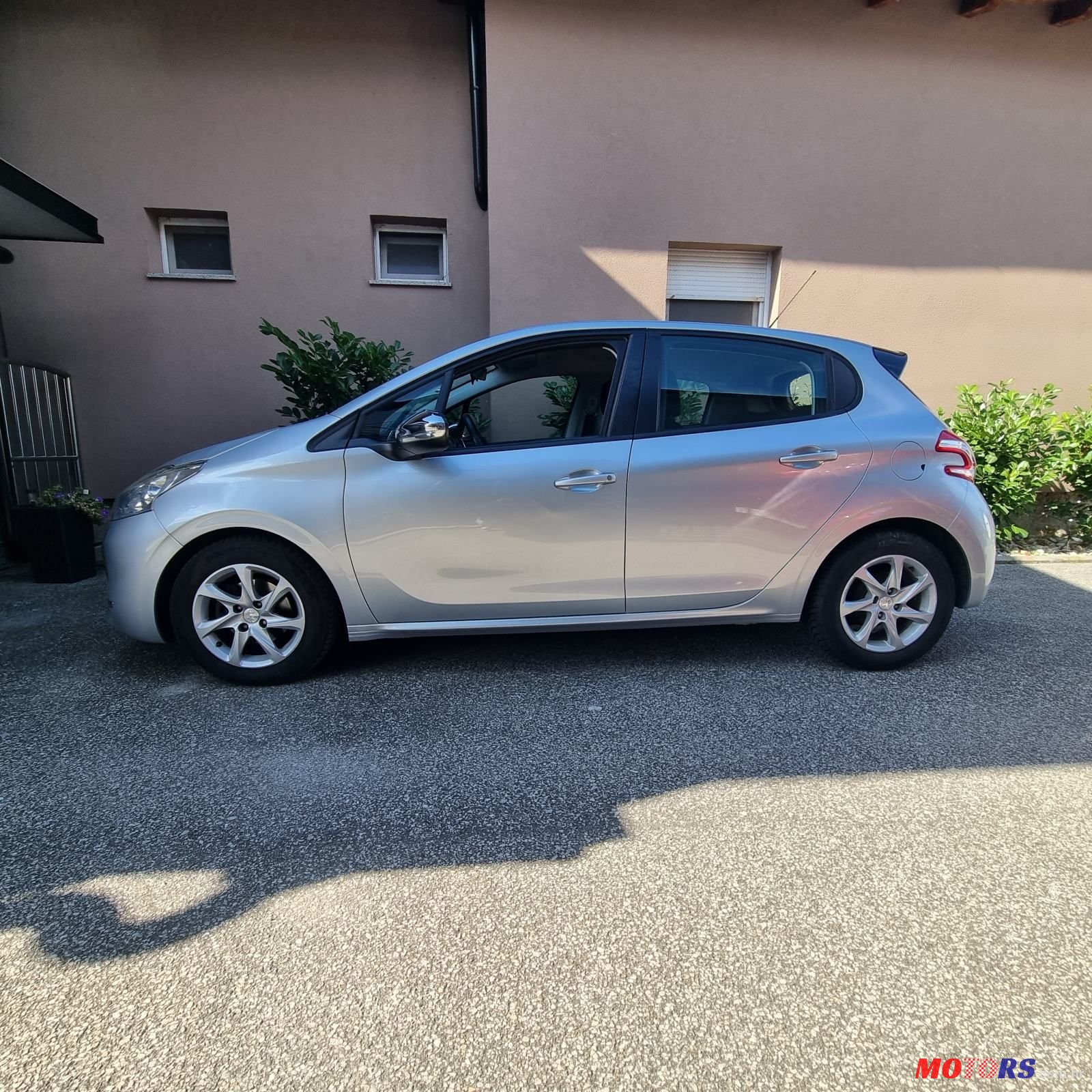 2014' Peugeot 208 1,2 Vti photo #2