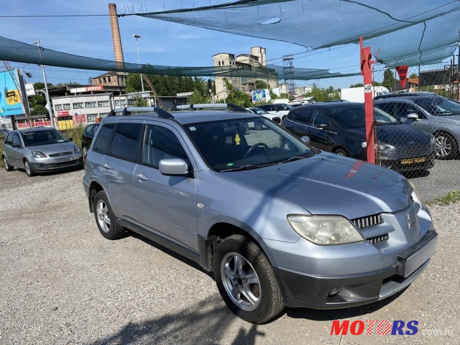 2005' Mitsubishi Outlander 2,4 photo #3