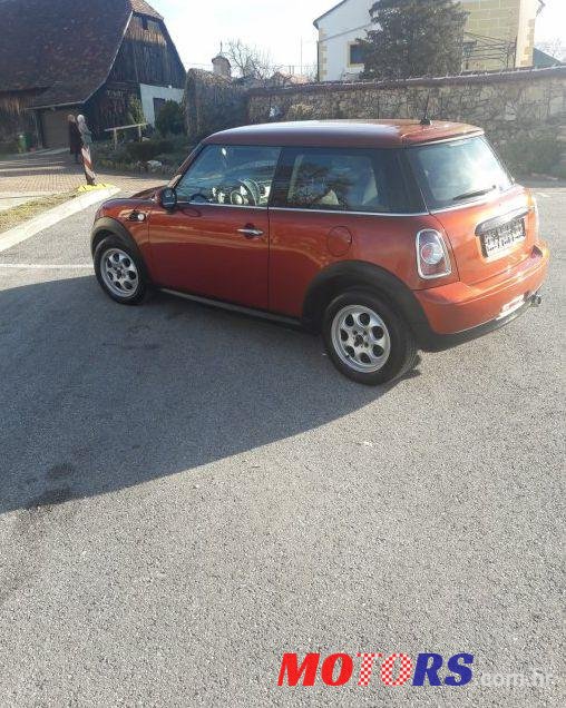 2011' MINI Cooper Cooper D photo #1