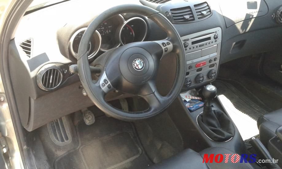 2003' Alfa Romeo 147 photo #2