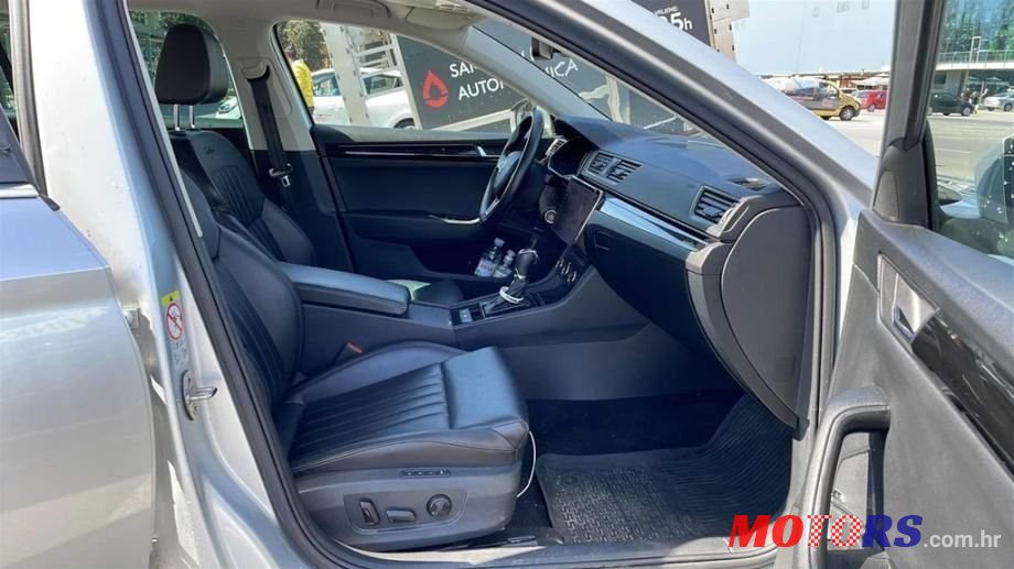 2018' Skoda Superb Combi photo #3