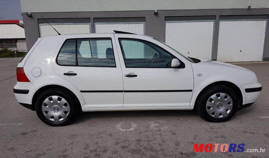2001' Volkswagen Golf IV photo #2