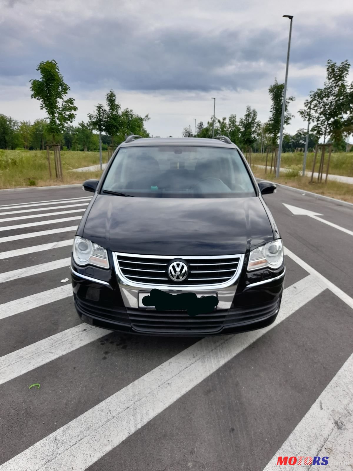 2009' Volkswagen Touran photo #1