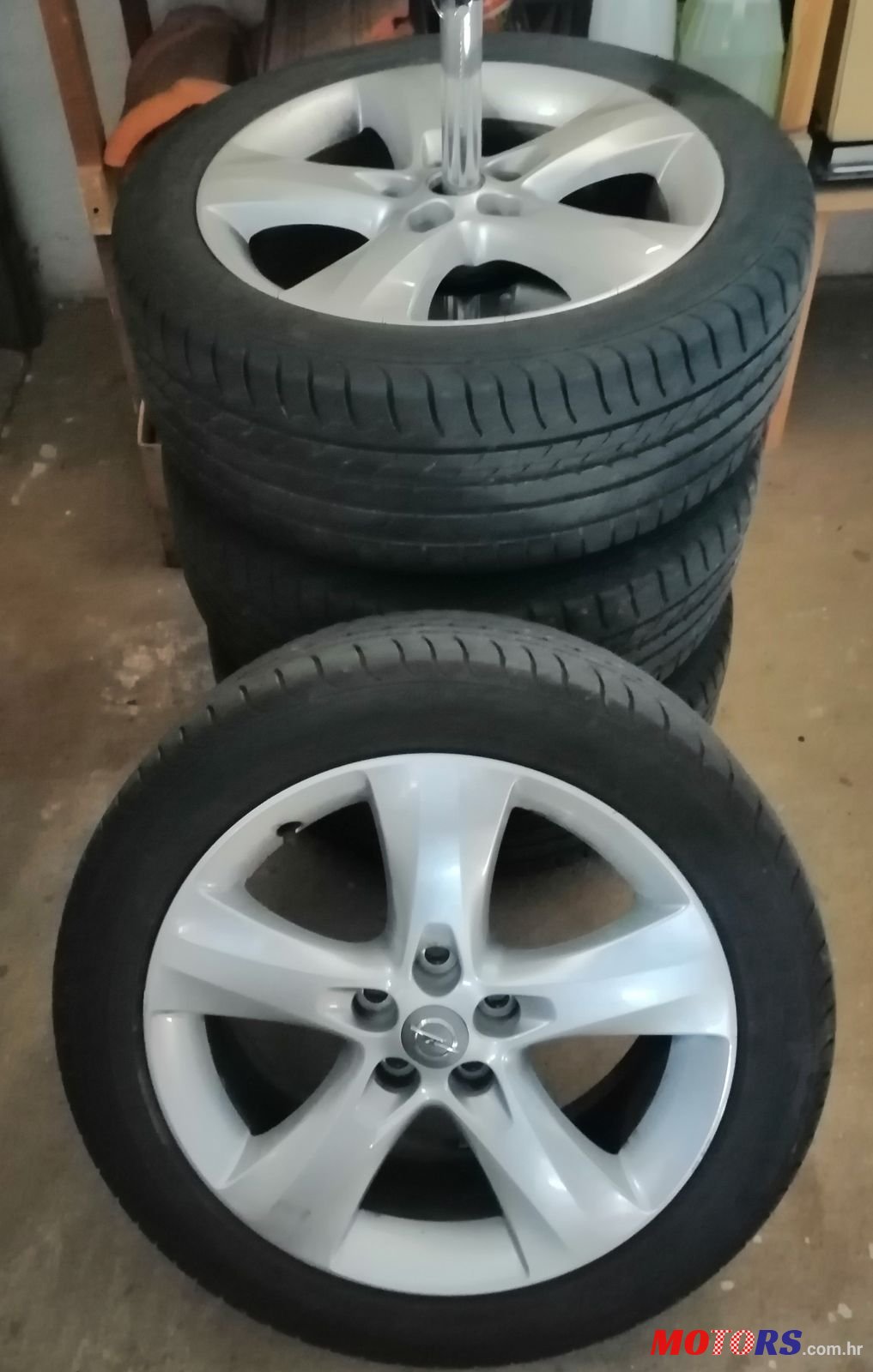 2011' Opel Astra J photo #2