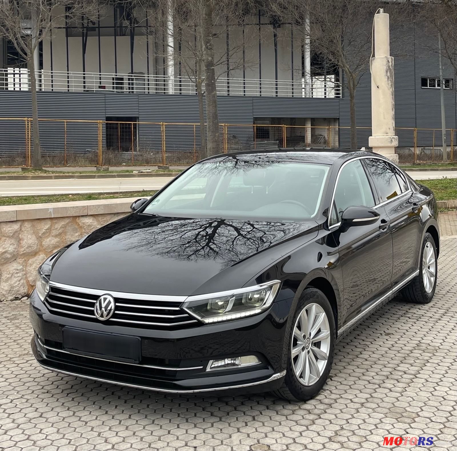 2015' Volkswagen Passat photo #2