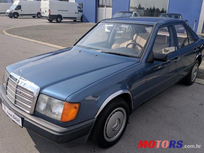1988' Mercedes-Benz 124 230 photo #1