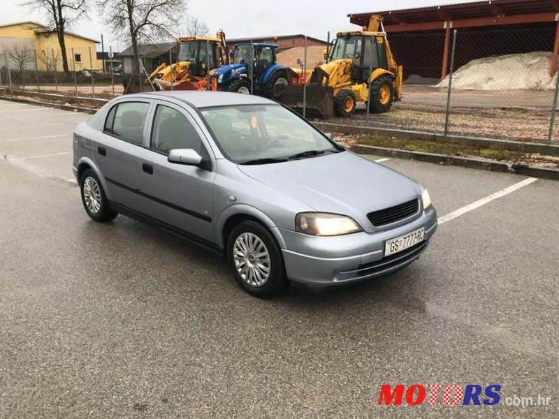 2004' Opel Astra 1.4-16V photo #2