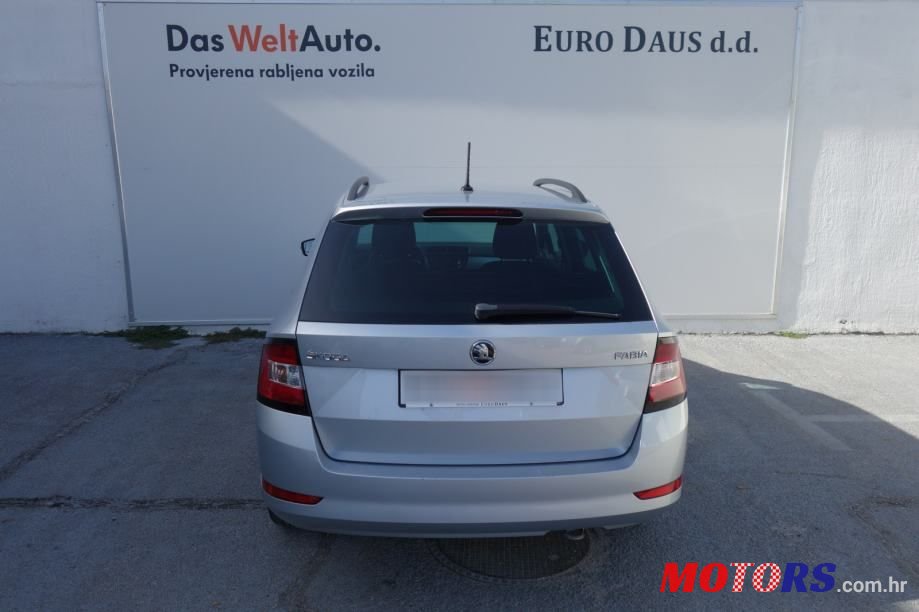 2019' Skoda Fabia Combi photo #5