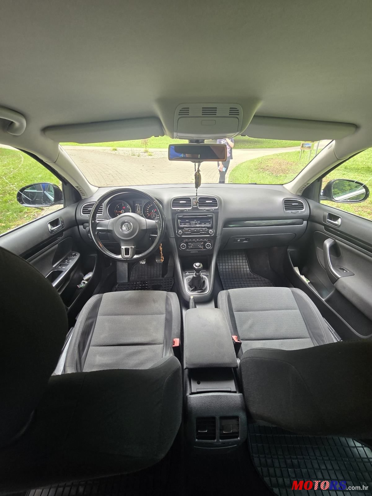 2011' Volkswagen Golf VI Variant photo #3
