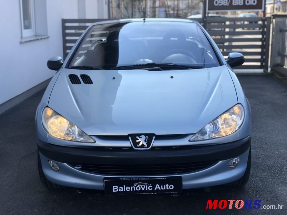 2002' Peugeot 206 1,6 E photo #2