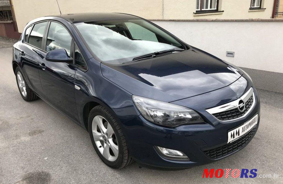 2012' Opel Astra 1,7 Cdti photo #1