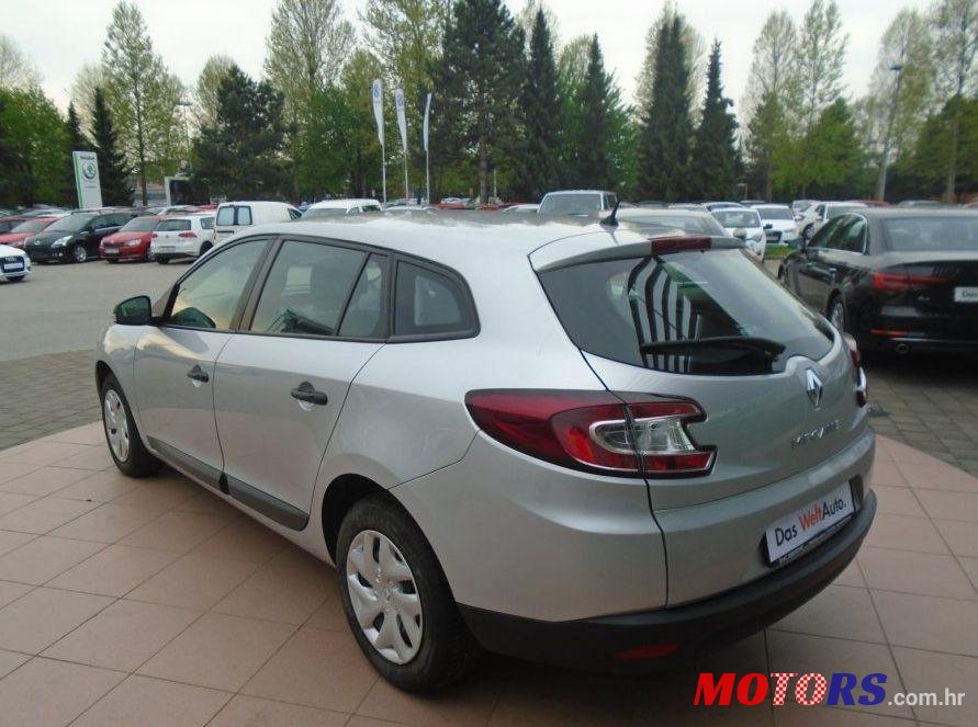 2013' Renault Megane Grandtour photo #2
