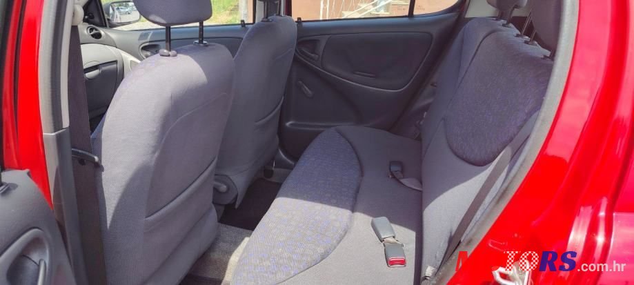 2002' Toyota Yaris 1,0 Vvt-I photo #4