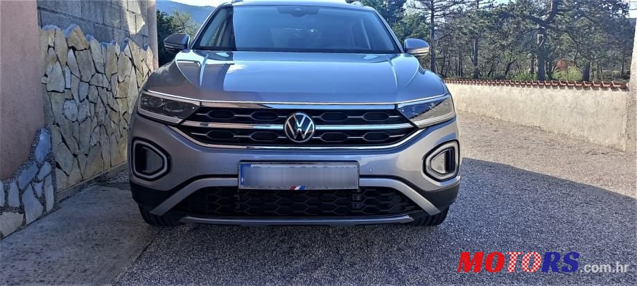 2022' Volkswagen T-Roc 2,0 photo #6