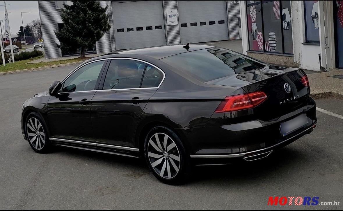 2016' Volkswagen Passat photo #2